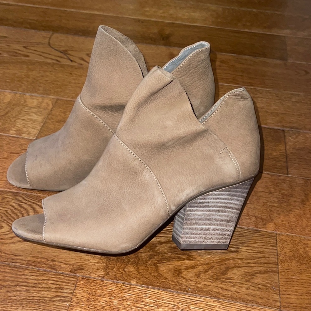Vince Camuto booties - size 36/6